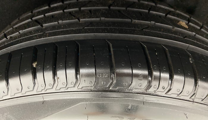 2017 Maruti Vitara Brezza ZDI PLUS DUAL TONE, Diesel, Manual, 84,213 km, Left Front Tyre Tread