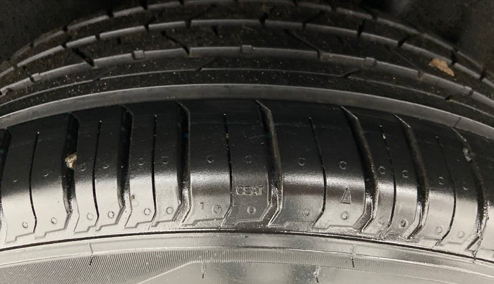 2017 Maruti Vitara Brezza ZDI PLUS DUAL TONE, Diesel, Manual, 84,213 km, Right Rear Tyre Tread