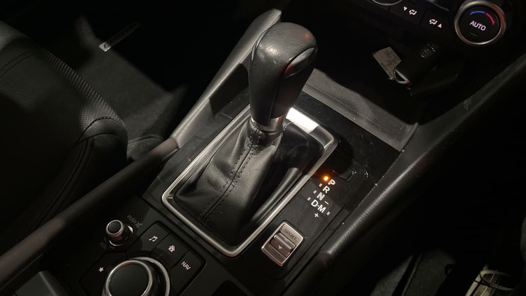 2017 Mazda Mazda3 Touring, Automatic, 59906 km, Gear Lever 