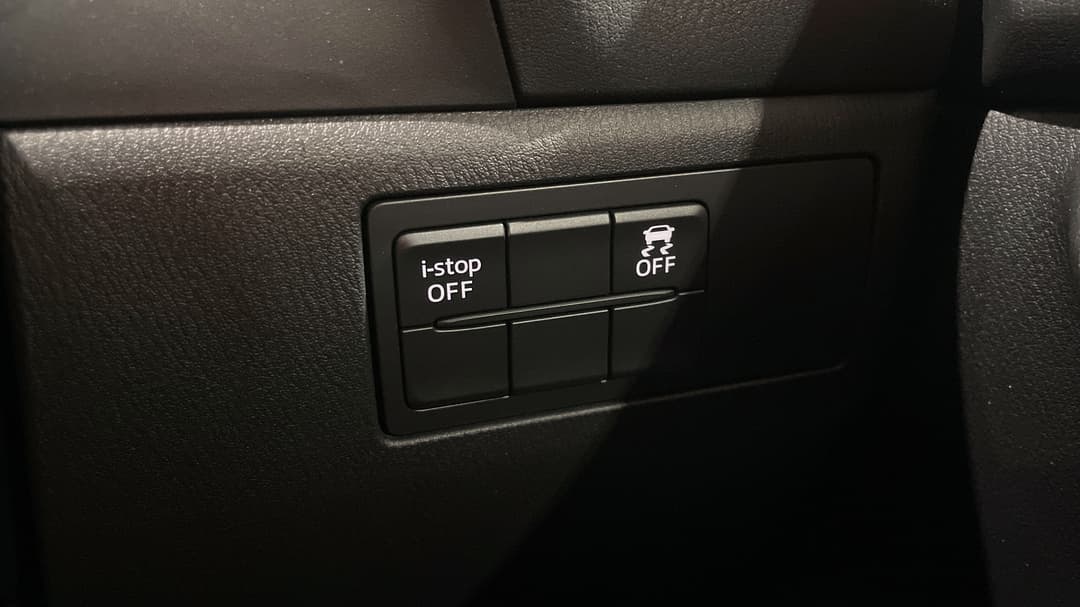 2017 Mazda Mazda3 Touring, Automatic, 59906 km, Utility Switches/Buttons