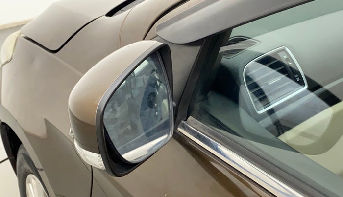 2015 Maruti Ciaz  ZDI SHVS, Diesel, Manual, 70,529 km, Left rear-view mirror - Folding motor not working