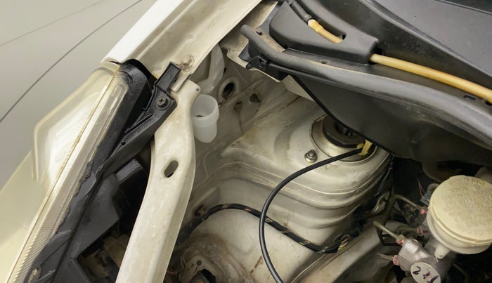 2012 Maruti Zen Estilo VXI, Petrol, Manual, 37,103 km, Front windshield - Wiper bottle cap missing