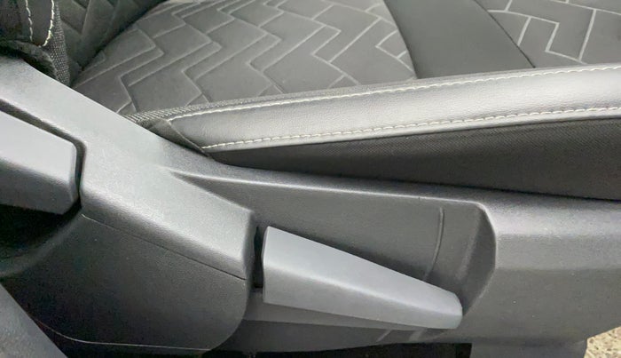 2023 Nissan MAGNITE XV PREMIUM, Petrol, Manual, 19,561 km, Driver Side Adjustment Panel