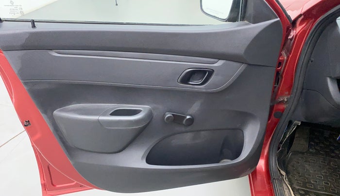 2016 Renault Kwid RXL, Petrol, Manual, 64,985 km, Left front window switch / handle - Power window makes minor noise