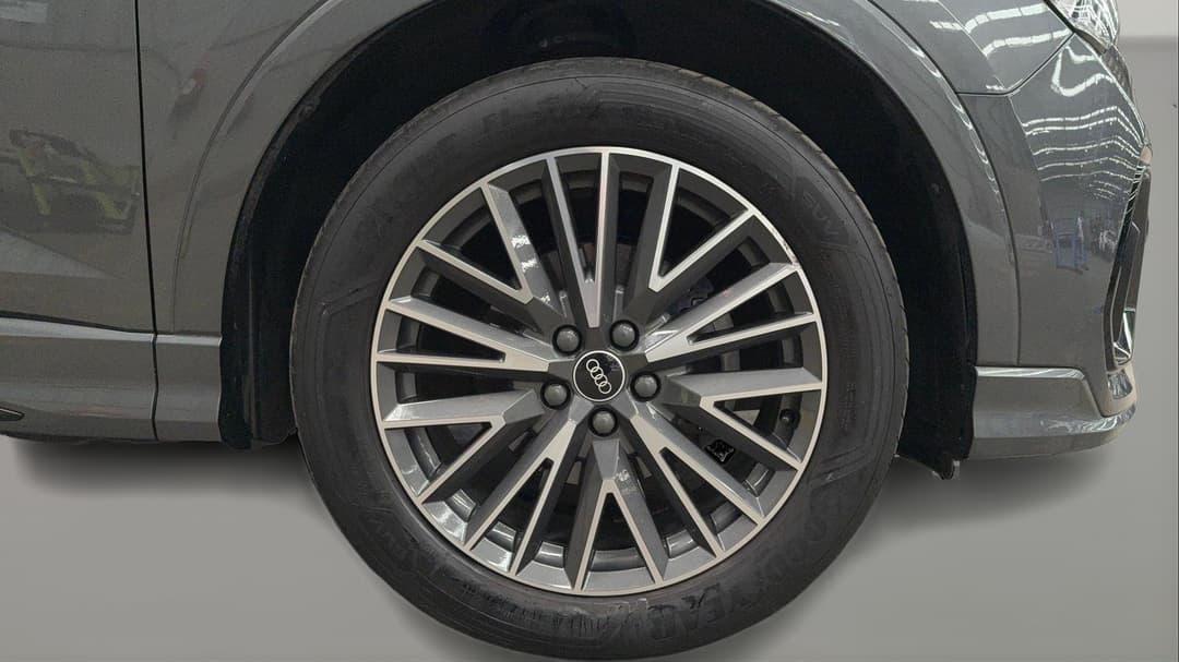 2021 Audi Q3 35 Tfsi S Line, Automatic, 59903 km, Right Front Wheel