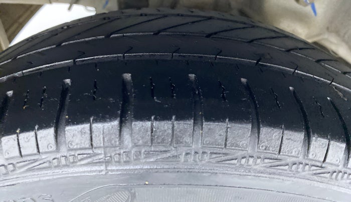 2018 Hyundai Eon MAGNA PLUS, Petrol, Manual, 22,870 km, Right Rear Tyre Tread