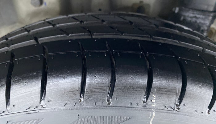 2018 Hyundai Eon MAGNA PLUS, Petrol, Manual, 22,870 km, Left Rear Tyre Tread