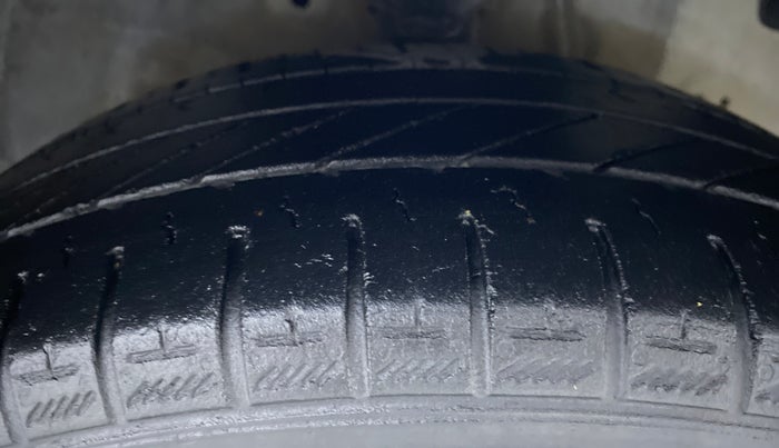 2018 Hyundai Eon MAGNA PLUS, Petrol, Manual, 22,870 km, Right Front Tyre Tread