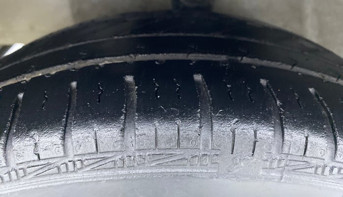 2018 Hyundai Eon MAGNA PLUS, Petrol, Manual, 22,870 km, Left Front Tyre Tread