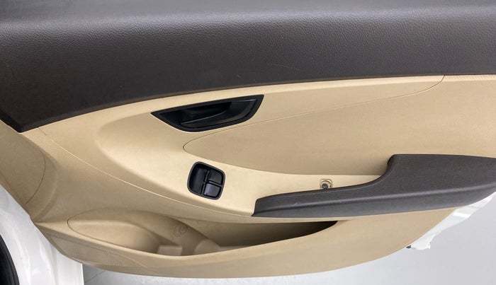 2018 Hyundai Eon MAGNA PLUS, Petrol, Manual, 22,870 km, Driver Side Door Panels Control