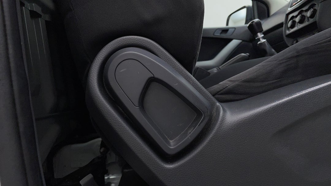 2018 Mazda BT-50 Xt (4x2), Manual, 97764 km, Drivers Side Adjustment Panel