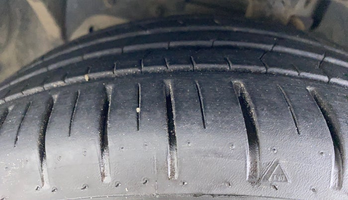 2018 Ford Figo Aspire 1.2 TITANIUM PETROL, CNG, Manual, 74,874 km, Left Front Tyre Tread
