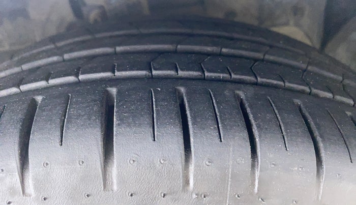 2018 Ford Figo Aspire 1.2 TITANIUM PETROL, CNG, Manual, 74,874 km, Right Front Tyre Tread