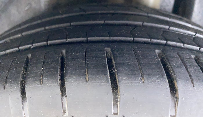 2018 Ford Figo Aspire 1.2 TITANIUM PETROL, CNG, Manual, 74,874 km, Left Rear Tyre Tread
