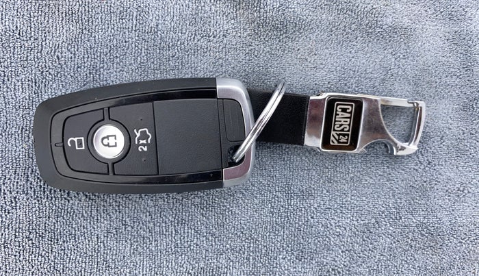 2018 Ford Figo Aspire 1.2 TITANIUM PETROL, CNG, Manual, 74,874 km, Key Close Up