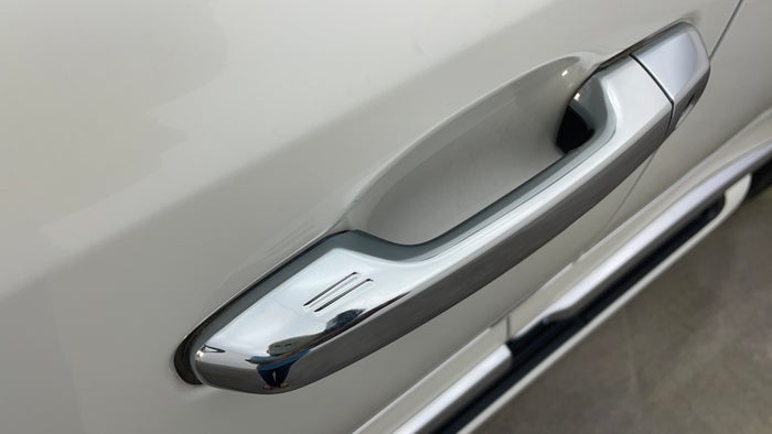 TOYOTA LAND CRUISER-Door LHS Front Door Minor Scratches