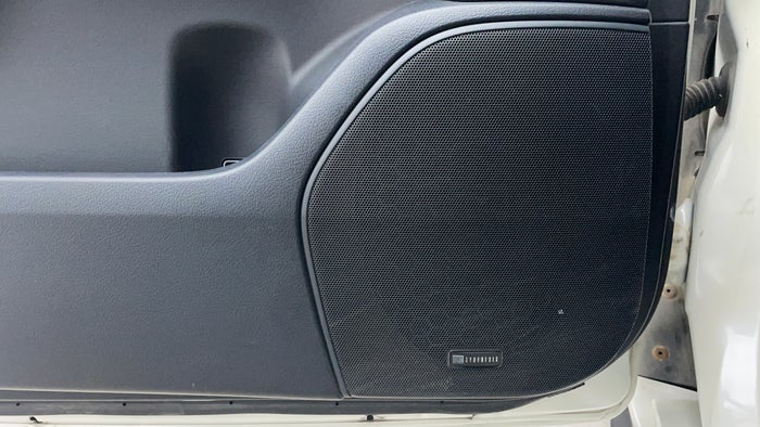 TOYOTA LAND CRUISER-Speakers