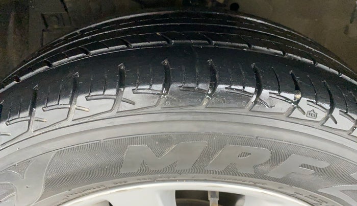 2018 Maruti Ertiga ZDI PLUS SHVS, Diesel, Manual, 34,083 km, Left Front Tyre Tread