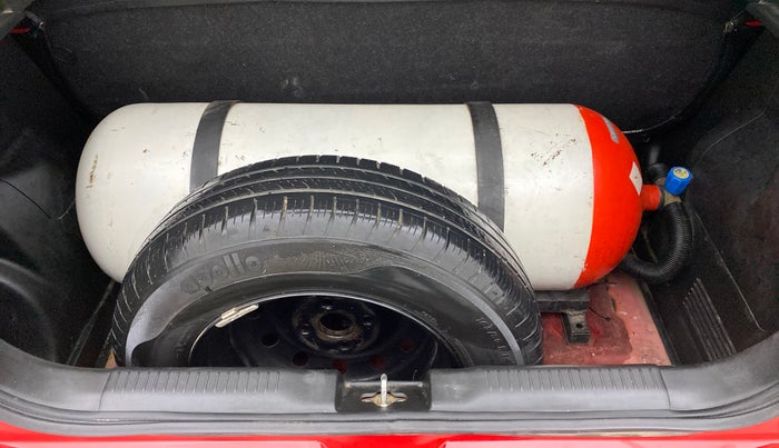 2018 Maruti Swift VXI, CNG, Manual, 90,175 km, Boot Inside