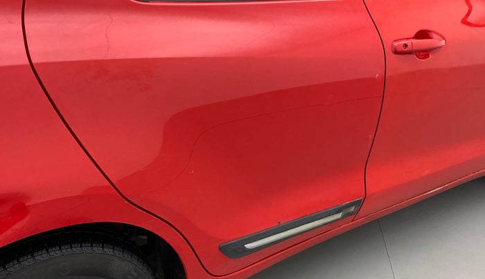 2018 Maruti Swift VXI, CNG, Manual, 90,550 km, Right rear door - Minor scratches