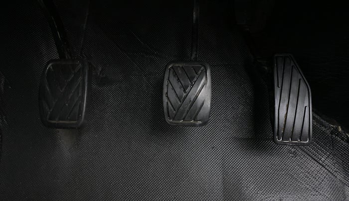 2018 Maruti Swift VXI, CNG, Manual, 90,175 km, Pedals