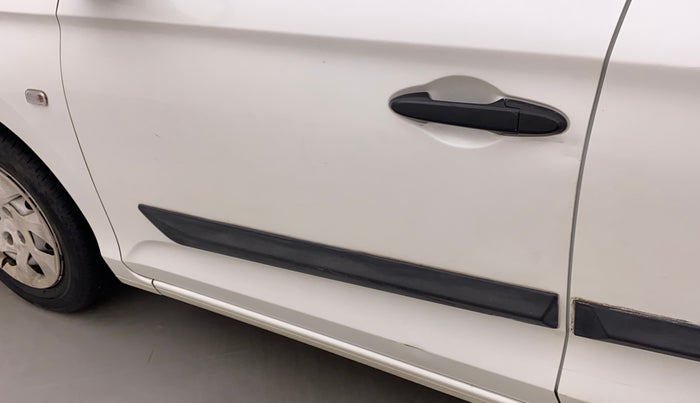 2019 Honda Amaze 1.2L I-VTEC E, Petrol, Manual, 21,981 km, Front passenger door - Slightly dented