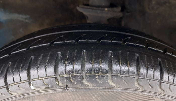 2017 Maruti Alto 800 LXI, Petrol, Manual, 47,118 km, Left Front Tyre Tread