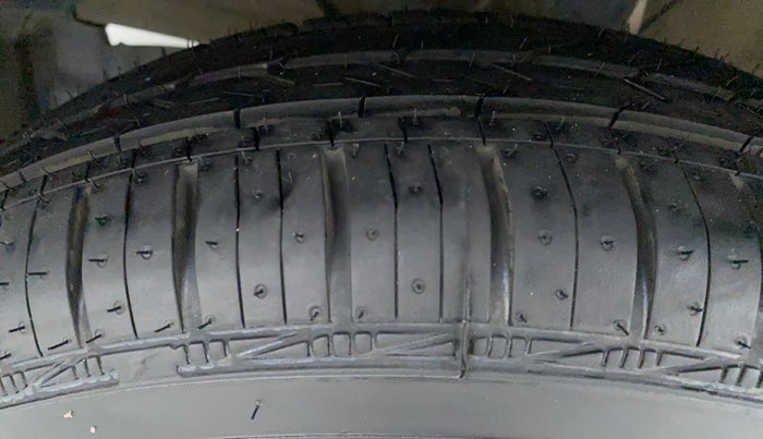 2018 Maruti Dzire VXI, Petrol, Manual, 69,845 km, Left Front Tyre Tread