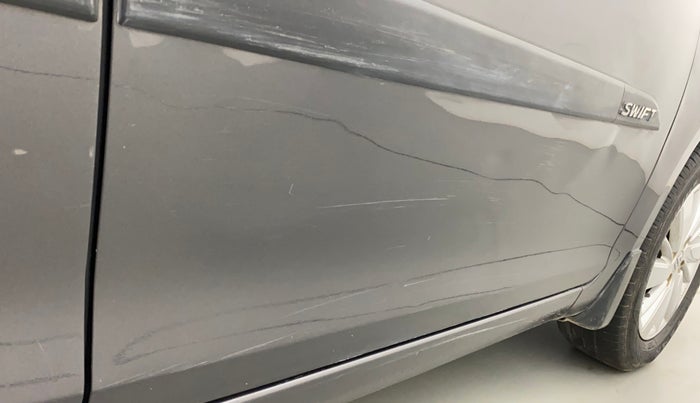 2017 Maruti Swift ZXI, Petrol, Manual, 42,809 km, Driver-side door - Minor scratches