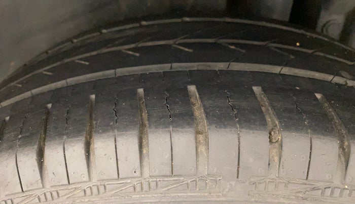 2017 Maruti Swift ZXI, Petrol, Manual, 42,809 km, Left Rear Tyre Tread