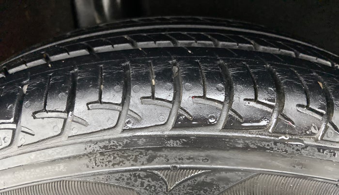 2016 Maruti Baleno DELTA 1.2 K12, Petrol, Manual, 88,349 km, Right Rear Tyre Tread