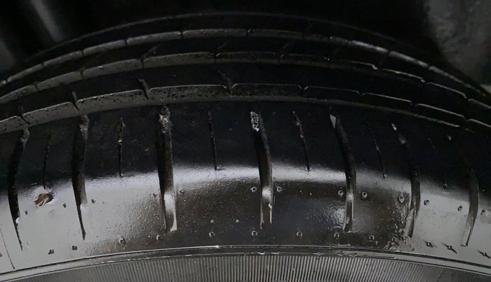 2021 Maruti Ciaz ALPHA 1.5 MT VTVT SHVS, Petrol, Manual, 9,476 km, Right Front Tyre Tread
