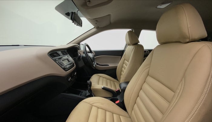 2018 Hyundai Elite i20 Magna Executive 1.2, Petrol, Manual, 13,161 km, Right Side Front Door Cabin View
