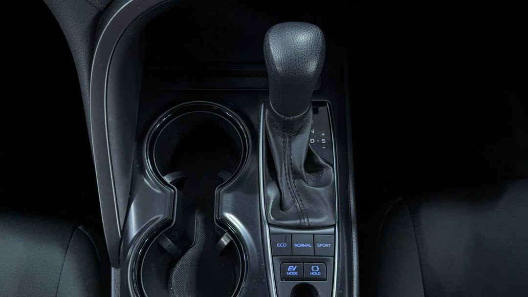 2019 Toyota Camry Ascent Hybrid, Automatic, 141793 km, Gear Lever 