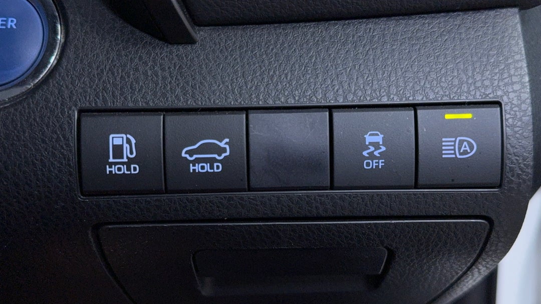 2019 Toyota Camry Ascent Hybrid, Automatic, 141793 km, Utility Switches/Buttons