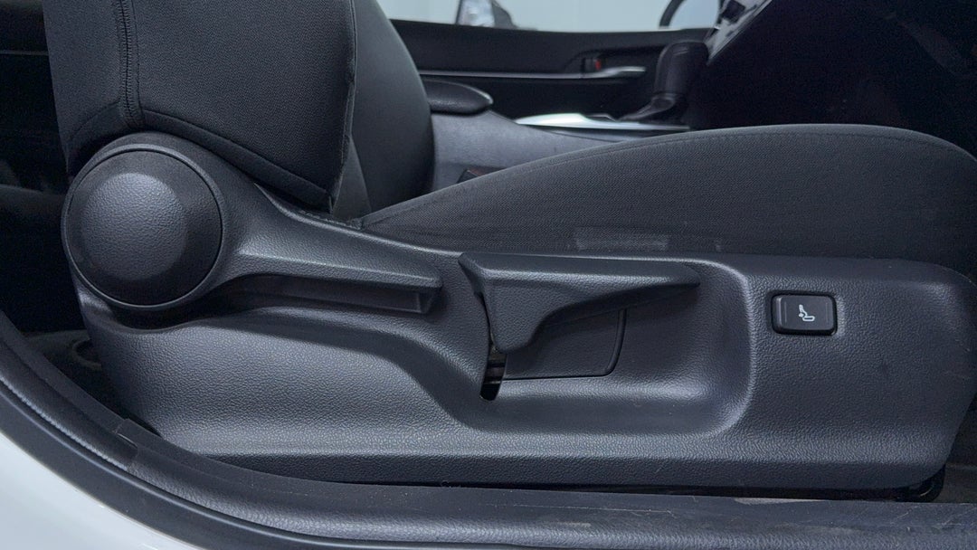 2019 Toyota Camry Ascent Hybrid, Automatic, 141793 km, Drivers Side Adjustment Panel