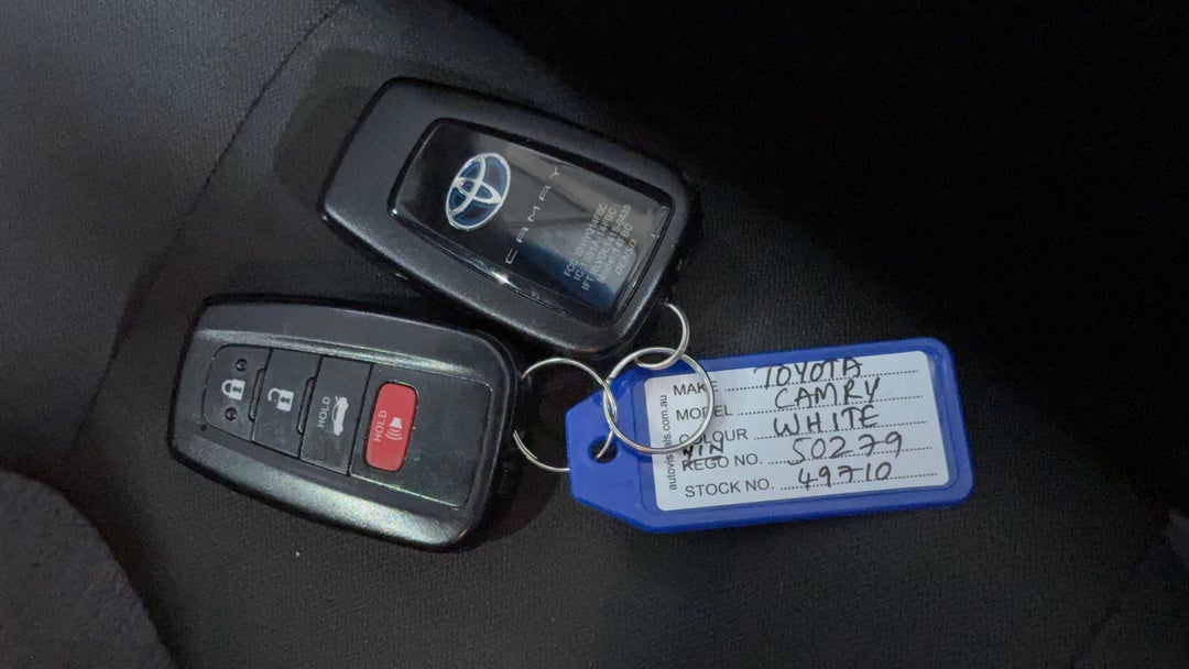 2019 Toyota Camry Ascent Hybrid, Automatic, 141793 km, Key Close-up