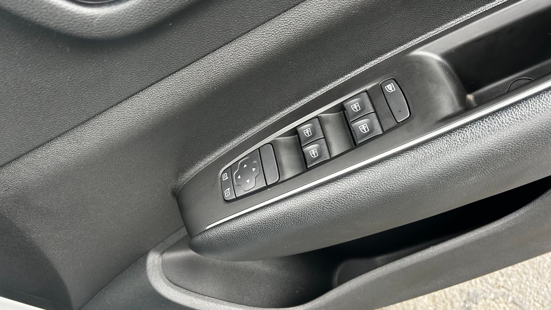 2022 Renault Koleos Life (4x2), Automatic, 33100 km, Drivers Side Door Panel Controls