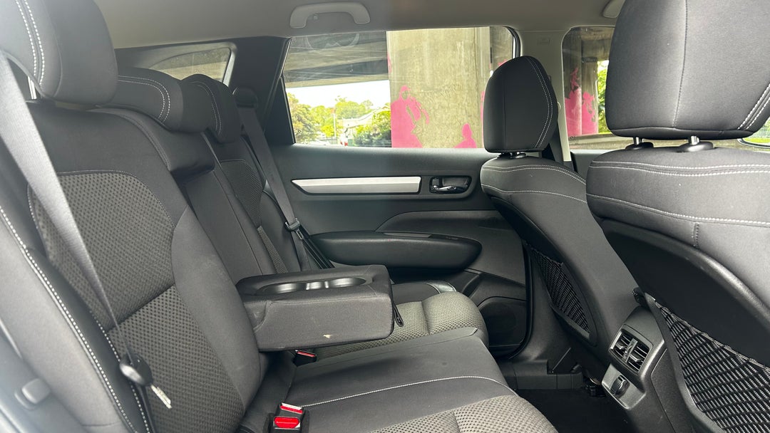 2022 Renault Koleos Life (4x2), Automatic, 33100 km, Right Side Rear Door Cabin View