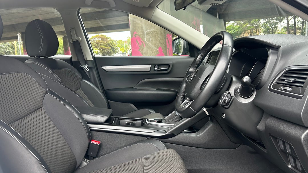 2022 Renault Koleos Life (4x2), Automatic, 33100 km, Right Side Front Door Cabin View