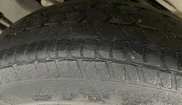 2015 Maruti Alto K10 VXI P, Petrol, Manual, 32,733 km, Left Rear Tyre Tread