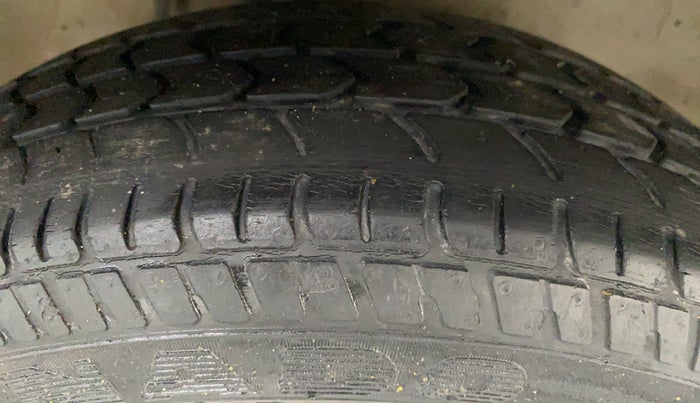 2015 Maruti Alto K10 VXI P, Petrol, Manual, 32,733 km, Right Front Tyre Tread