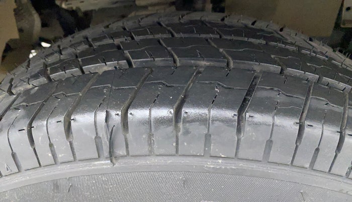2019 Mahindra Bolero POWER PLUS SLE, Diesel, Manual, 90,161 km, Right Front Tyre Tread