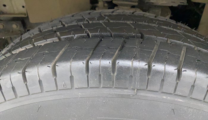 2019 Mahindra Bolero POWER PLUS SLE, Diesel, Manual, 90,161 km, Left Front Tyre Tread