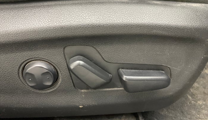 2018 Hyundai New Elantra 2.0 SX(O) AT PETROL, Petrol, Automatic, 46,379 km, Driver seat - Seat adjuster lever broken but working