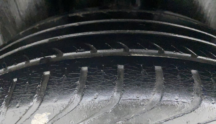 2013 Volkswagen Vento HIGHLINE PETROL, Petrol, Manual, 43,166 km, Right Rear Tyre Tread
