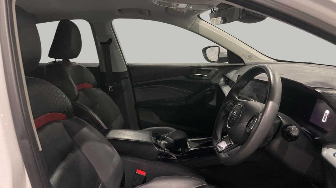 2023 MG Mg5 Vibe, Automatic, 38493 km, Right Side Front Door Cabin View