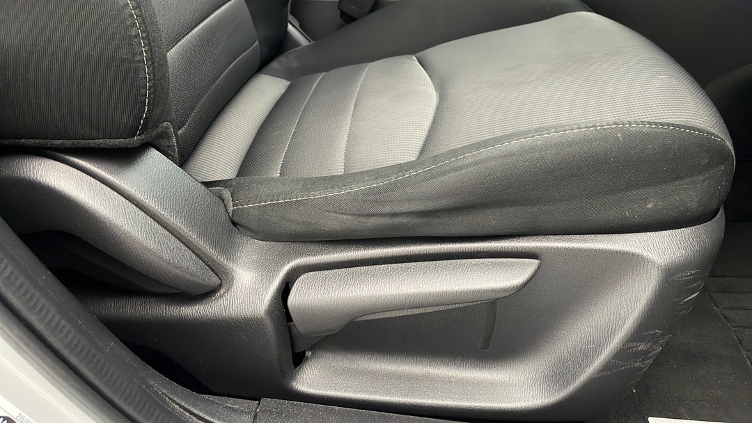 2016 Mazda CX-3 Maxx (fwd), Automatic, 118951 km, Drivers Side Adjustment Panel