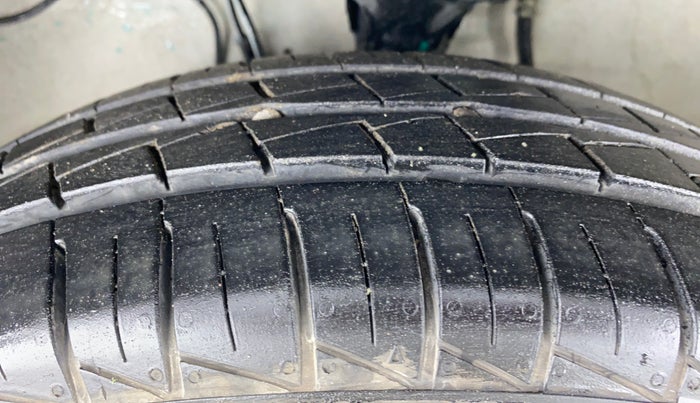 2019 Maruti Alto VXI, Petrol, Manual, 3,303 km, Left Front Tyre Tread