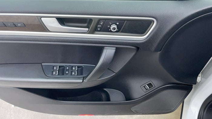 Volkswagen Touareg-Driver Side Door Panels Controls
